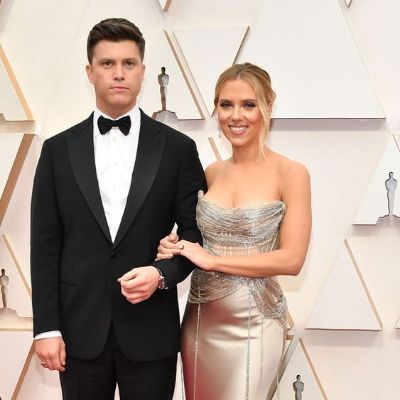 Scarlett Johansson and Colin Jost were photographed on the red carpet of Oscar.